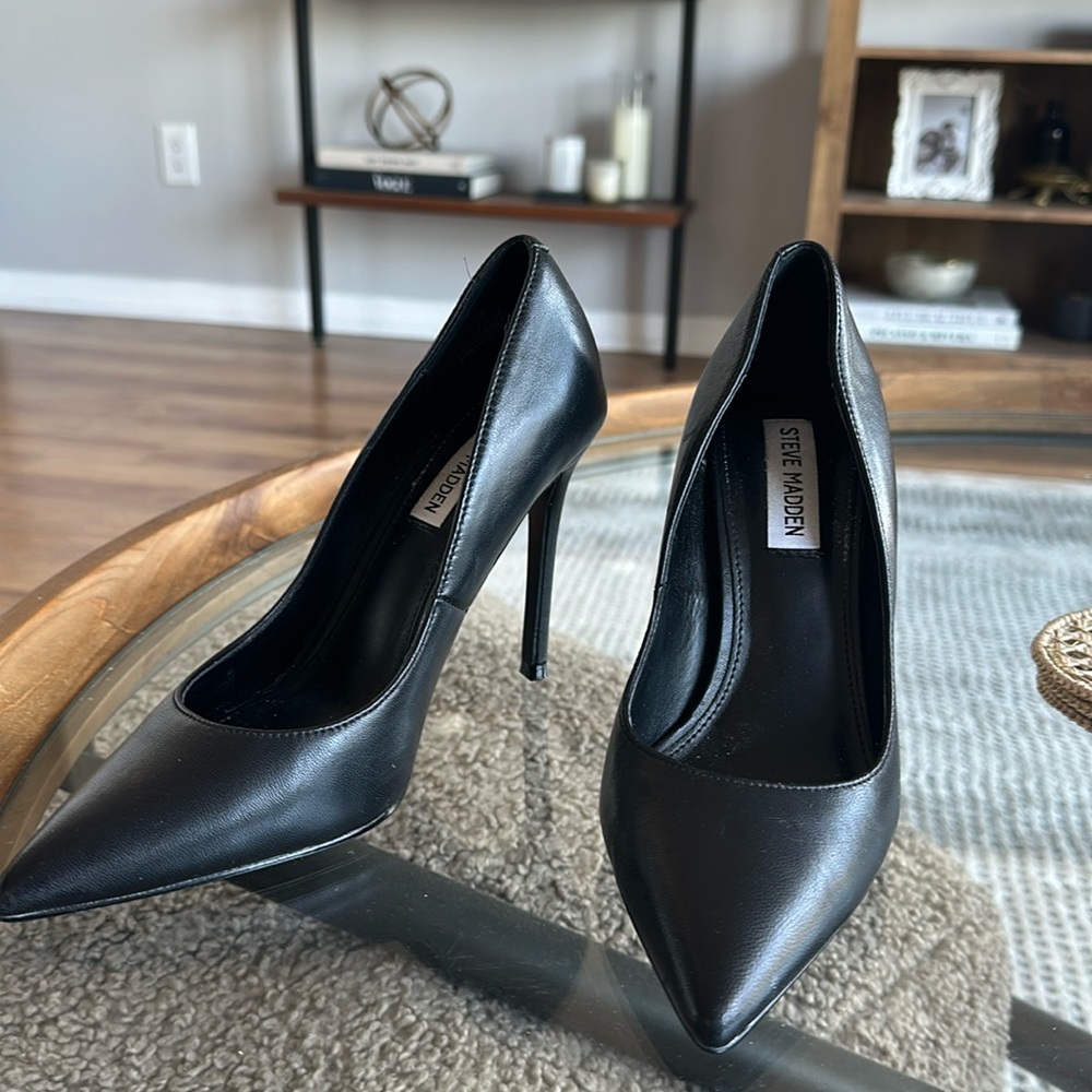 Steve Madden Black Pump